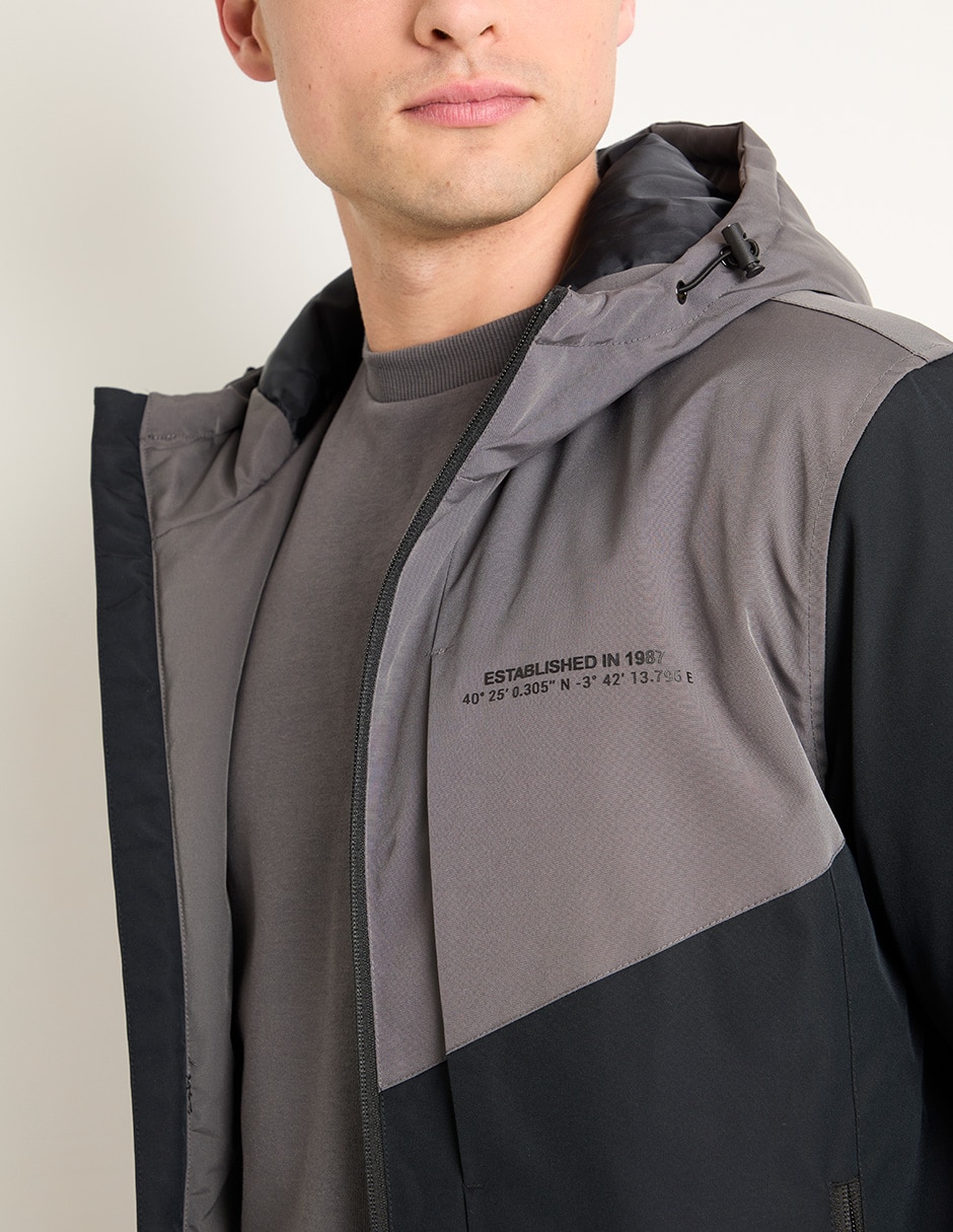 Chamarra bomber con capucha para hombre 4