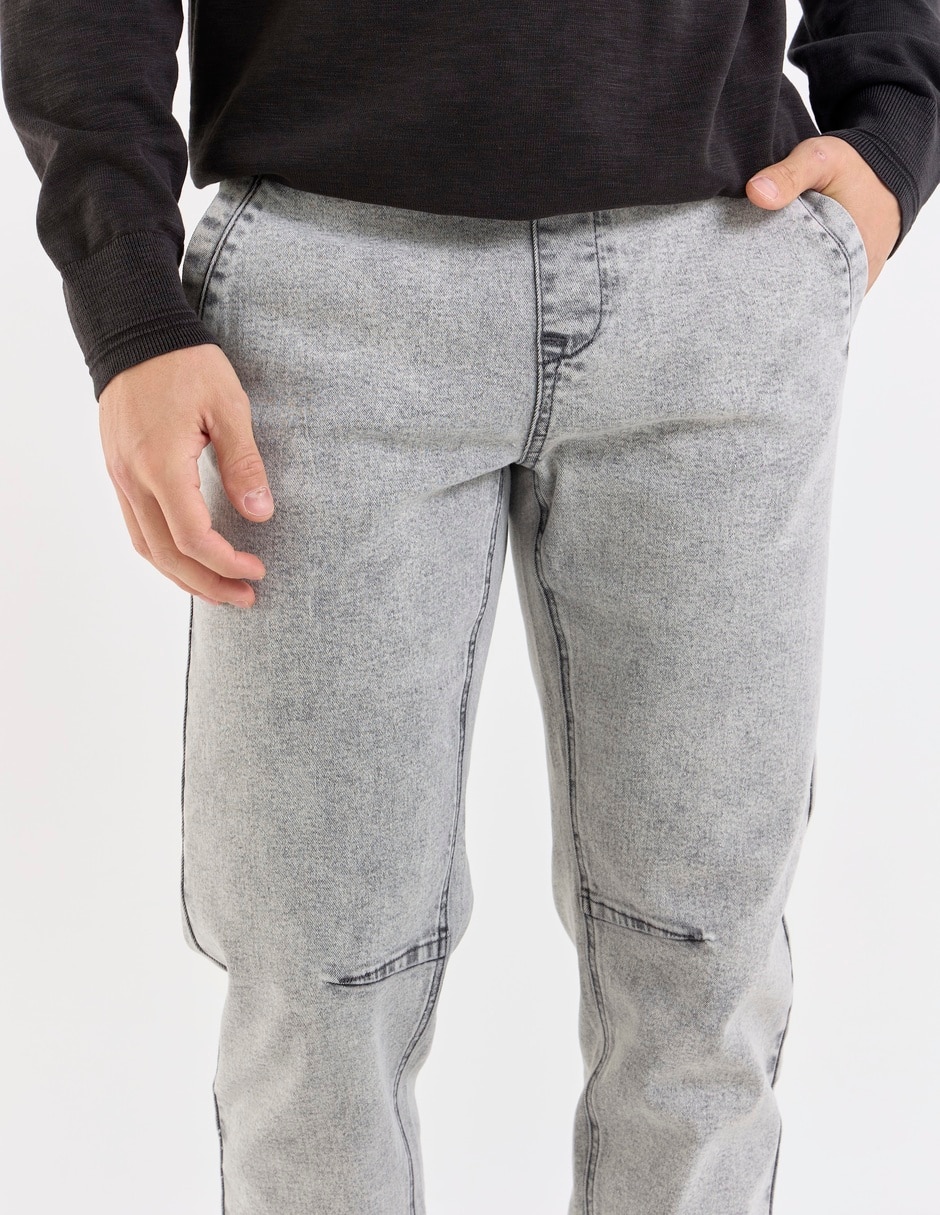 Jeans jogger slim deslavado para hombre 4